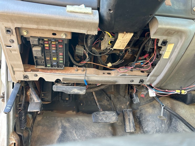 #6935-•-2000-ford-f-550-super-duty-stake-bed-dump-truck-(has-wi-title)-image-37