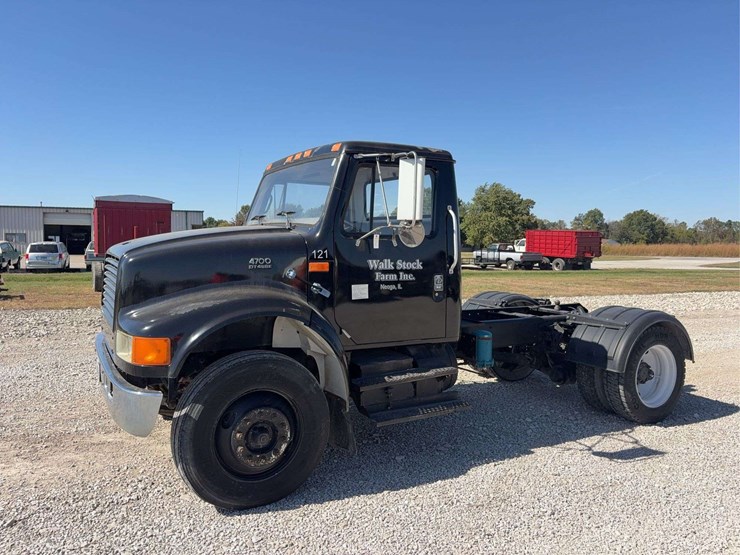 1998-international-4700-day-cab-truck,-121,834-miles,-single-axle,-255/70r22.5-tires,-dt466e-engine,-gooseneck-ball-hitch,-automatic-transmission-vin#-1hsscaan4wh551789-image-1