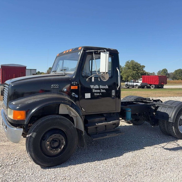 1998 International 4700 day cab truck, 121,834 miles, single axle, 255/70R22.5 tires, DT466E engine, gooseneck ball hitch, automatic transmission VIN# 1HSSCAAN4WH551789
