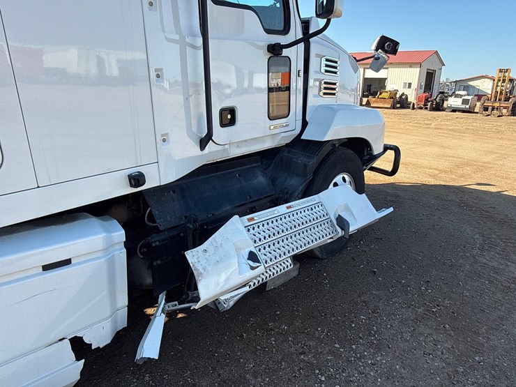 #6907-•-2022-mack-anthem-an64t-sleeper-semi-truck-image-11