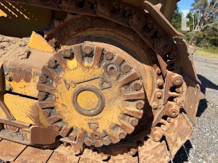 2020-caterpillar-d1-image-12