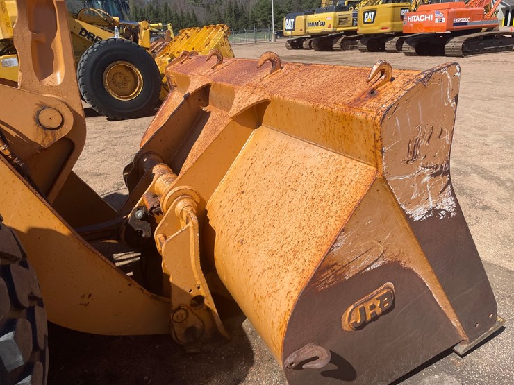 #1748-•-2001-case-721c-wheel-loader-image-12