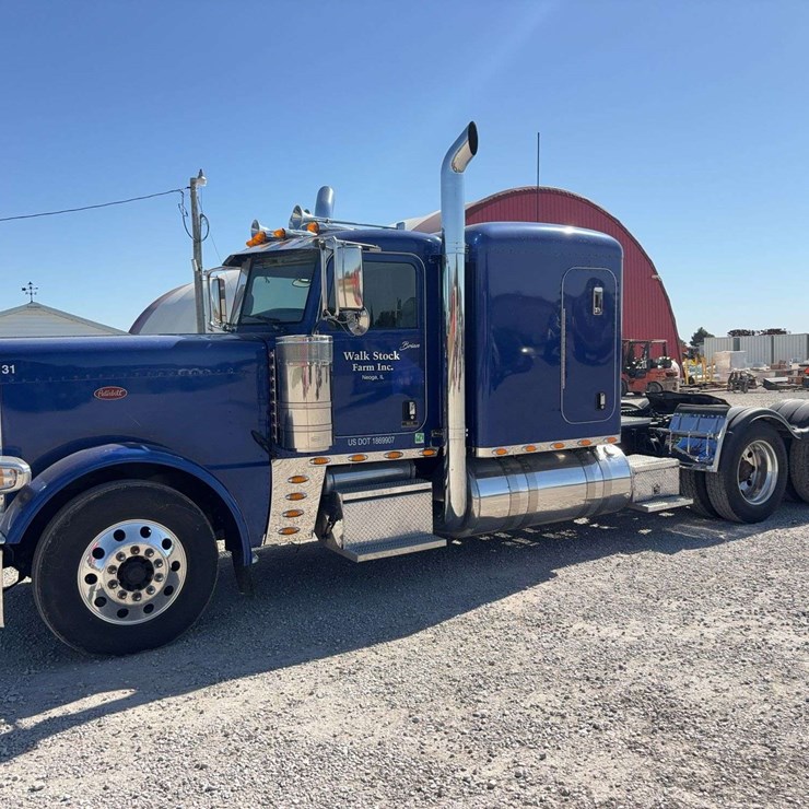 2019 389 Peterbilt semi with sleeper, Glider Truck, no def, 543,664 miles, power lock & windows, heated mirrors, air ride cab sliding 5th wheel, leather seats, 150 gallon twin fuel tanks, dual breathers, Detroit Diesel S60 series engine, twin exhaust stacks, BT radio, W.B: 266, 13 speed Eaton fuller