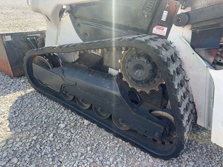 2022-bobcat-t66-tracked-skid-steer,-1367.6-hours,-radio,-quick-attach-hookup,-cab,-heat/ac,-comes-with-smooth-68”-bucket,-s/n---b4sb28773-image-8