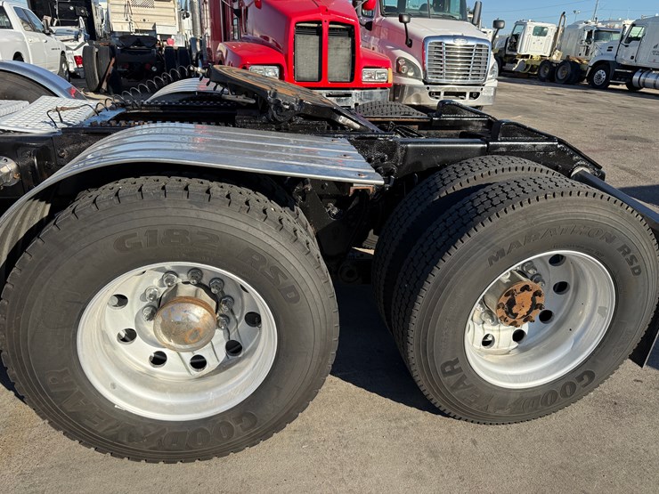 2012-kenworth-w900-tri-axle-heavy-haul-truck-image-11