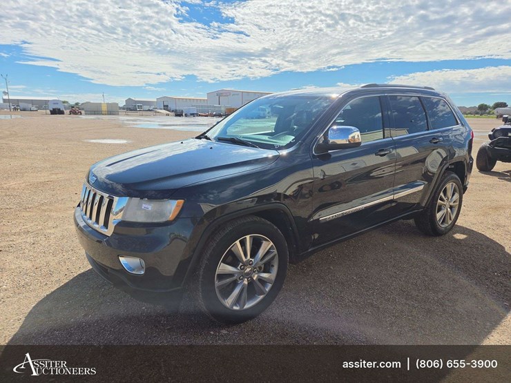 2013-jeep-grand-cherokee-laredo-image-1