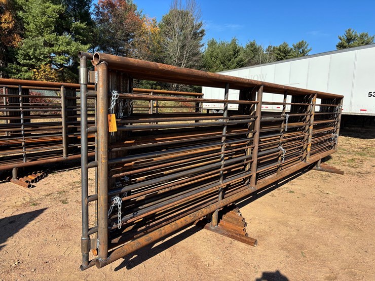 #3797-•-(10)-24'-steel-free-standing-panels-image-1