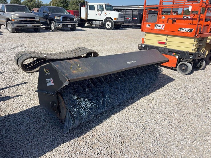 2021-quick-attach-skid-steer-broom-model-901056,-84”-wide,-s/n--1129053-image-1