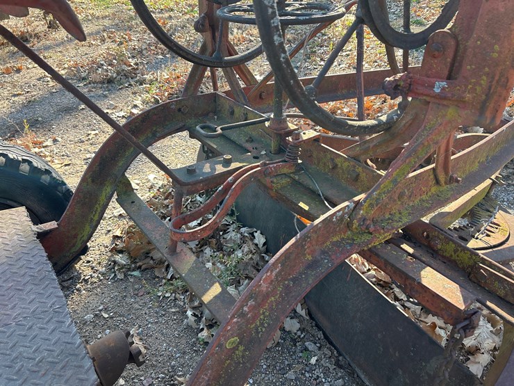 #6940-•-pull-behind-road-grader-implement-image-10