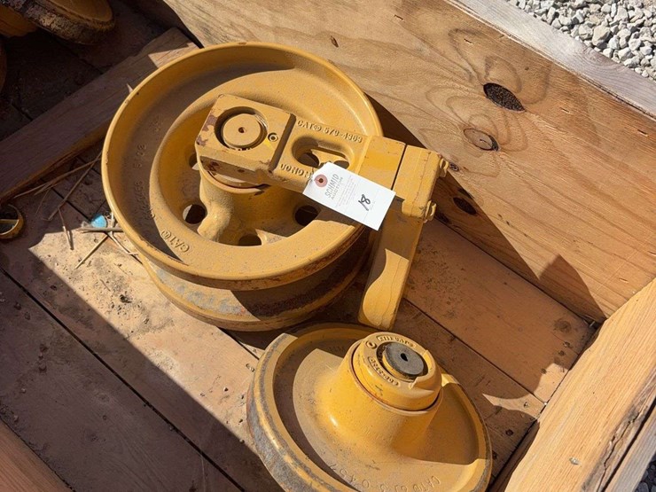 1-set-of-new-track-idlers-for-cat-skid-steer-image-2