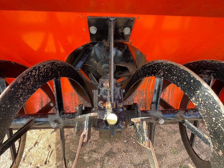 #1019-•-kubota-f2400-4wd-tractor-with-attachments-image-51