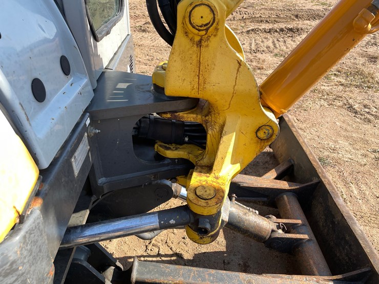 #1904-•-2011-new-holland-e50b-midi-excavator-image-16