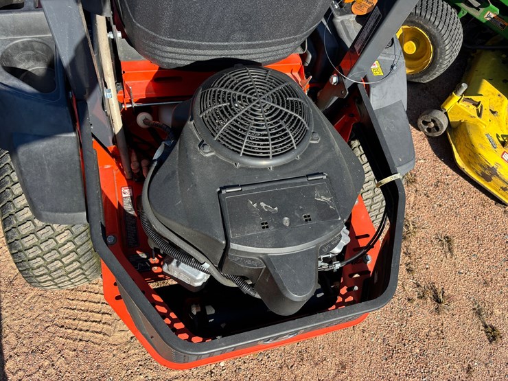 #1926-•-kubota-z122r-zero-turn-lawn-mower-image-8