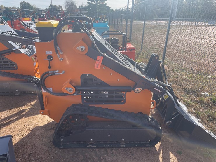 #3206-•-landhonor-mini-skid-steer-loader-image-3