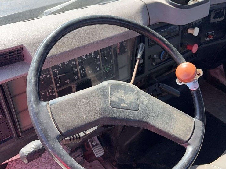 1998-international-4700-day-cab-truck,-121,834-miles,-single-axle,-255/70r22.5-tires,-dt466e-engine,-gooseneck-ball-hitch,-automatic-transmission-vin#-1hsscaan4wh551789-image-17