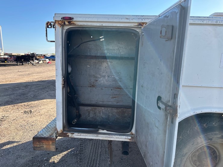 #6933-•-1994-chevrolet-1-ton-dually-service-body-truck-(has-wi-title)-image-28