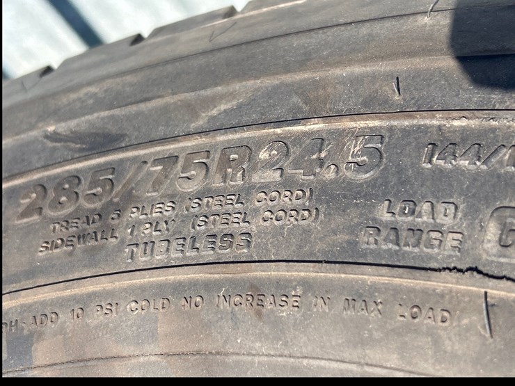 #6958-•-(7)-commercial-truck-tires-image-5