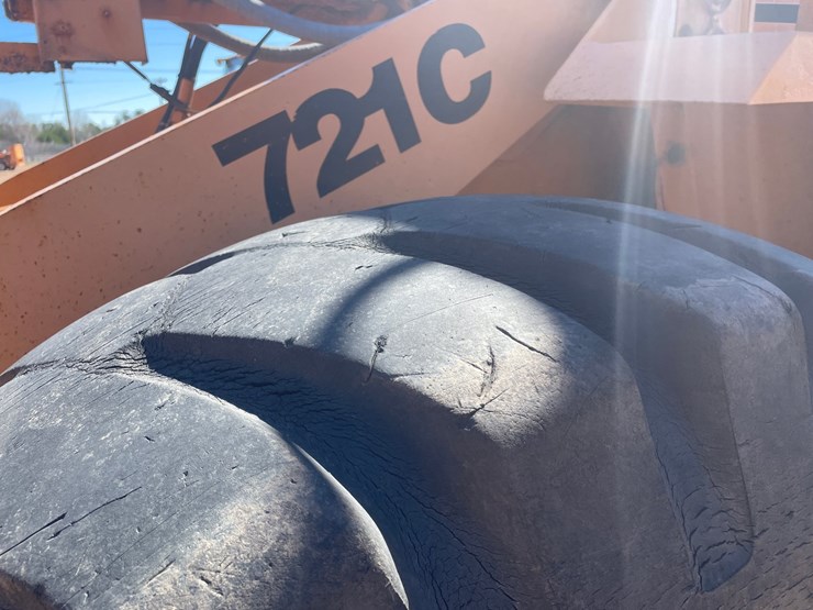 #1748-•-2001-case-721c-wheel-loader-image-9