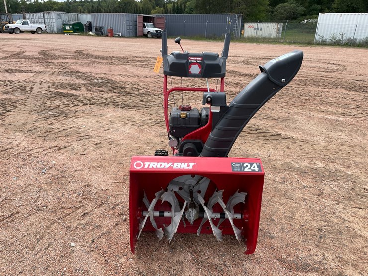 #1005-•-troy-bilt-snow-blower-image-8