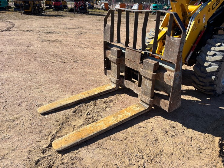 #1894-•-2023-gehl-al550-wheel-loader-image-9