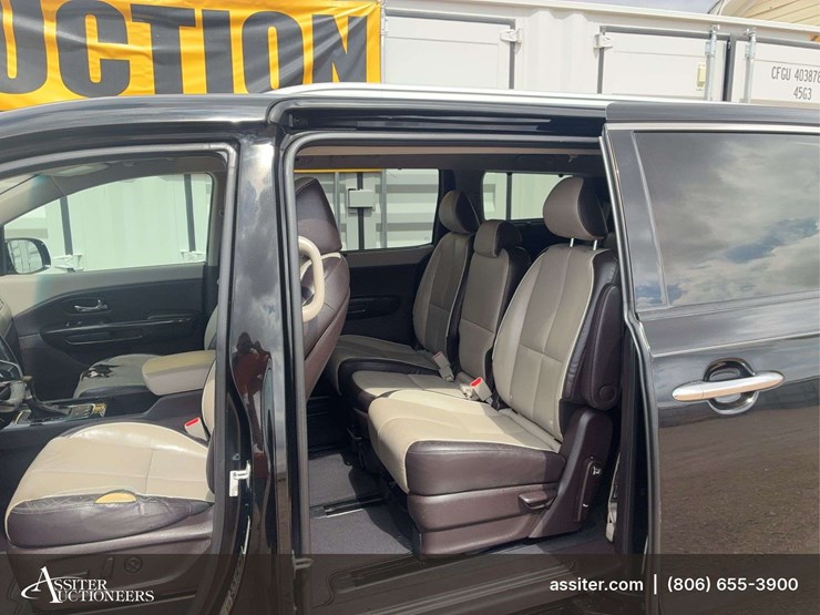 2017-kia-sedona-image-10