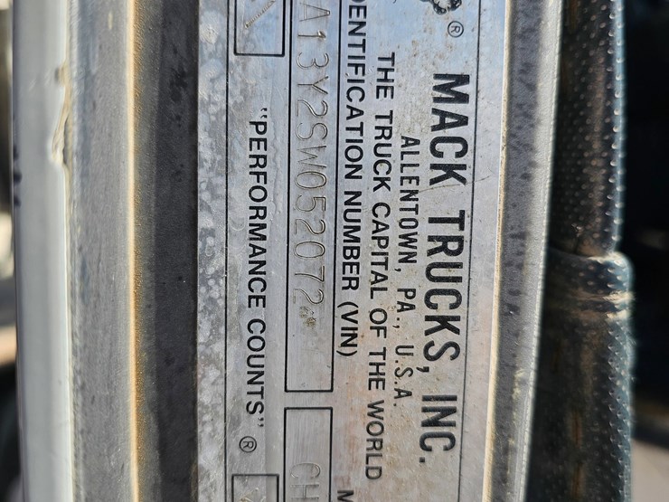 1995-mack-ch613-image-9