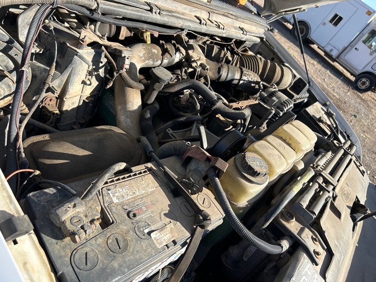 #6935-•-2000-ford-f-550-super-duty-stake-bed-dump-truck-(has-wi-title)-image-43