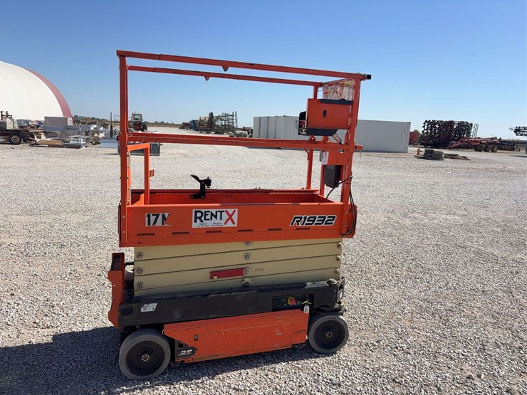 2023-jlg-19’-scissor-lift,-model-1932r,-battery-operated,-19’-reach,-non-marking-tires,-s/n--m200051613-image-1