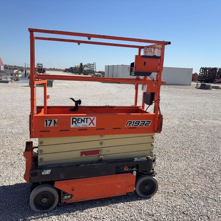 2023 JLG 19’ Scissor lift, Model 1932R, battery operated, 19’ reach, Non-marking tires, s/n- M200051613