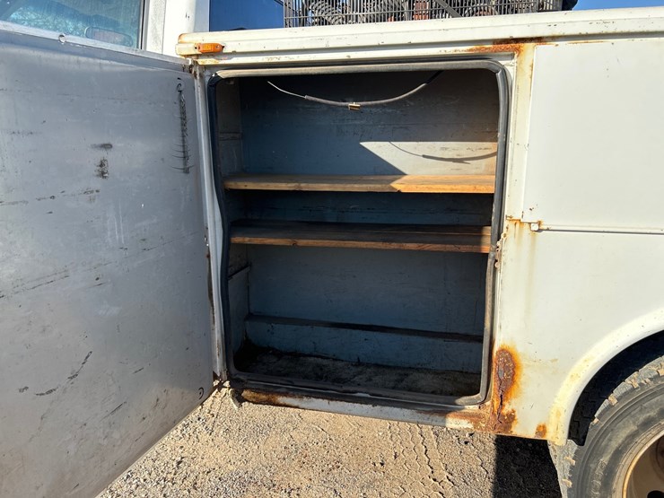 #6933-•-1994-chevrolet-1-ton-dually-service-body-truck-(has-wi-title)-image-31
