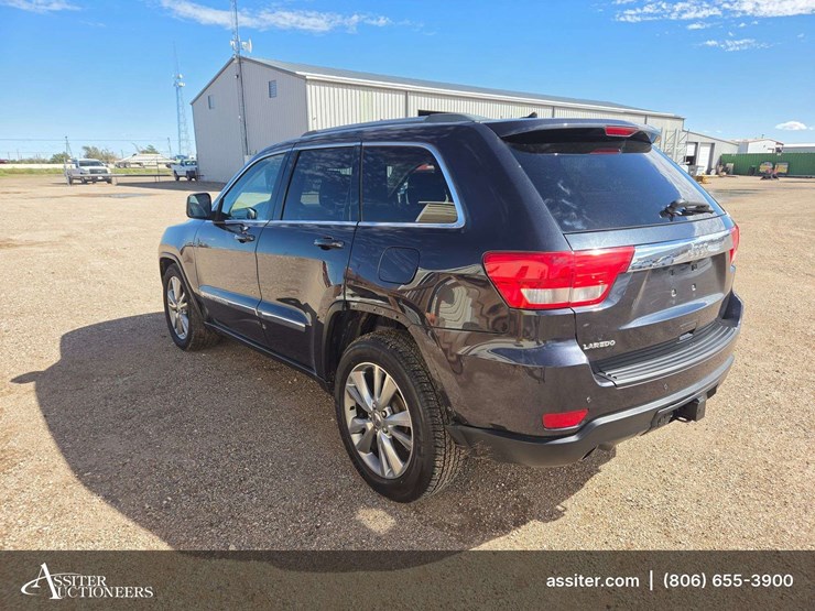 2013-jeep-grand-cherokee-laredo-image-4