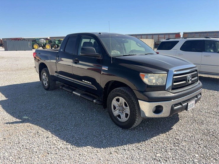 2013-toyota-tundra-srs,-5.7l/v8-iforce,-4wd,-reese-hitch,-4-door,-cloth-interior-power-lock/windows/seat,-250,027-miles,-vin#-5tfuw5f11cx231515-image-4