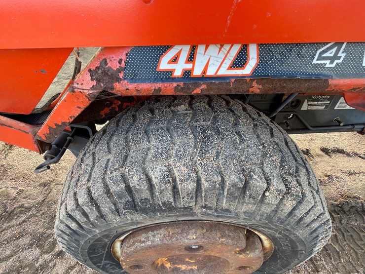 #1019-•-kubota-f2400-4wd-tractor-with-attachments-image-54