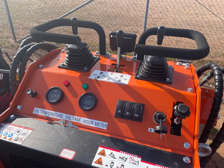 #3211-•-2026-skid-steer-loader-image-18