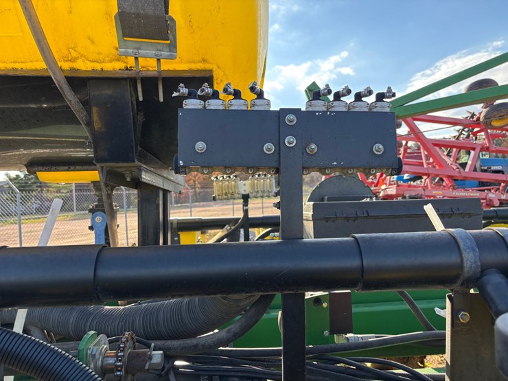 #1948-•-john-deere-7200-16-row-planter-image-23