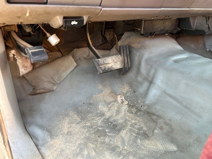 #6933-•-1994-chevrolet-1-ton-dually-service-body-truck-(has-wi-title)-image-49
