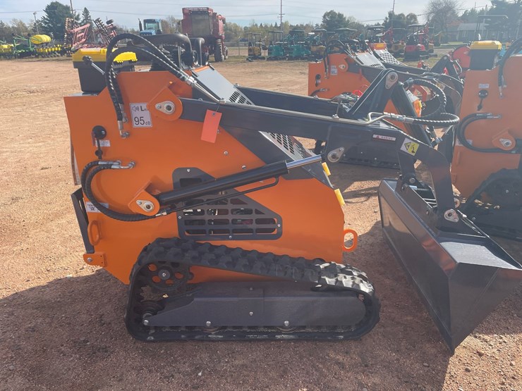 #3205-•-2026-landhonor-lhr-me380r3a-mini-skid-steer-loader-image-3