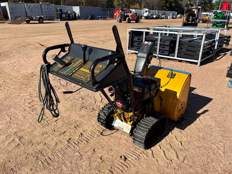 #1864-•-cub-cadet-826t-26"-snow-blower-image-4