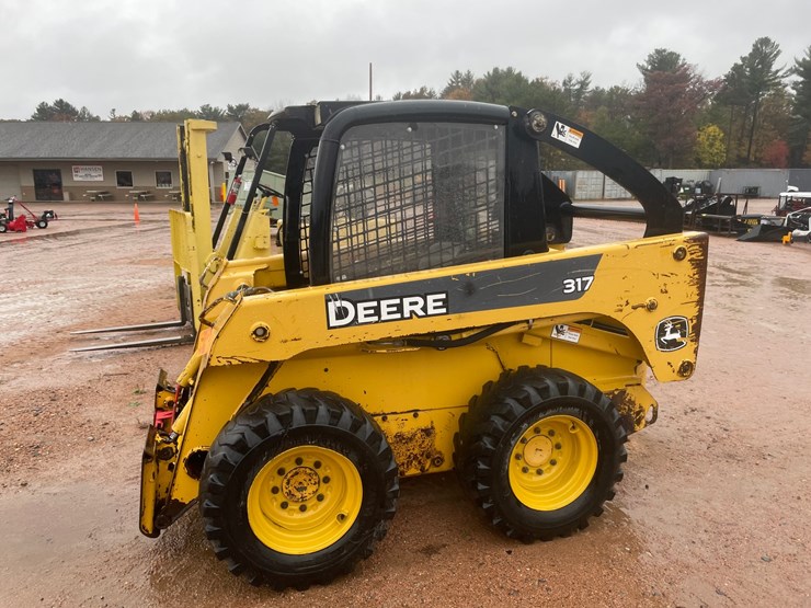 #1852-•-john-deere-317-skid-steer-image-5