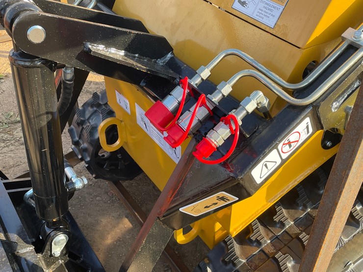 #3239-•-agt-mx-crt23-compact-track-loader-image-10