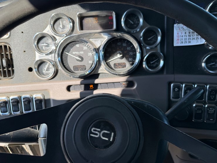 2016-peterbilt-389-image-23