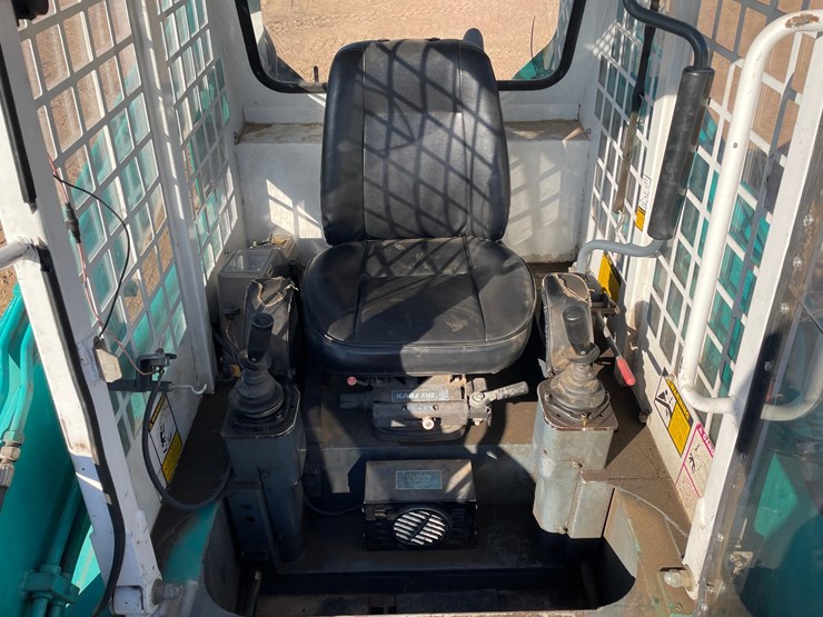 #1076-•-1998-takeuchi-tl26-2-tracked-skid-steer-image-30