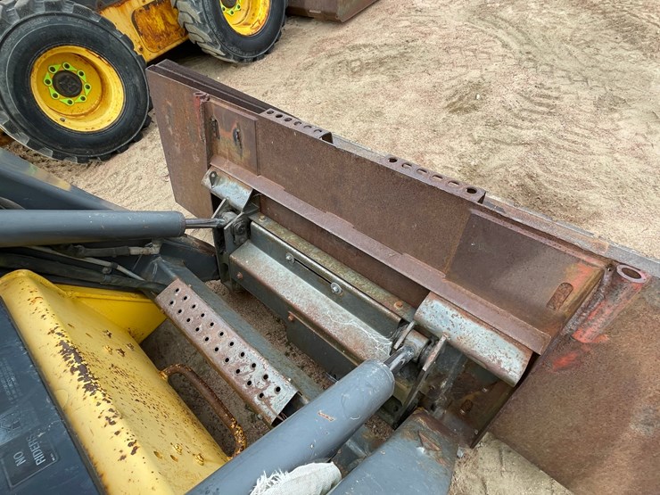 #1947-•-new-holland-l185-wheeled-skid-steer-image-19