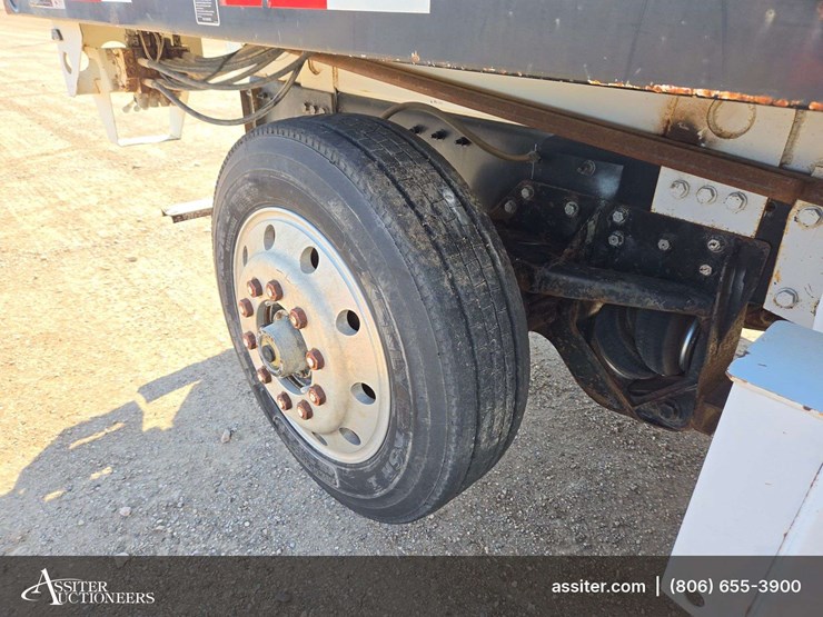 2006-peterbilt-335-image-42