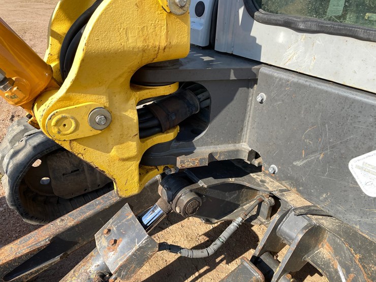 #1904-•-2011-new-holland-e50b-midi-excavator-image-18