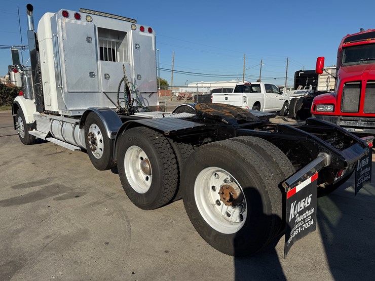 2012-kenworth-w900-tri-axle-heavy-haul-truck-image-10