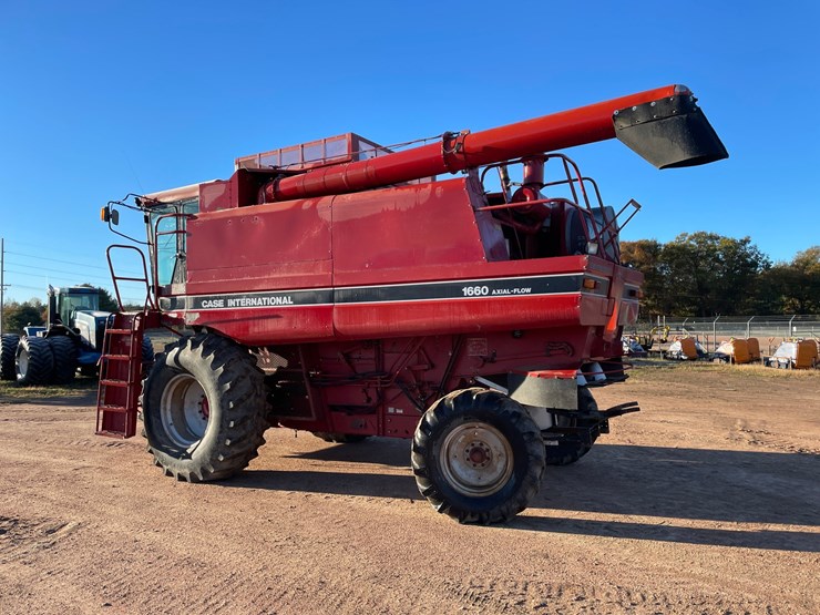 #1898-•-1991-ih-1660-axial-flow-combine-image-10
