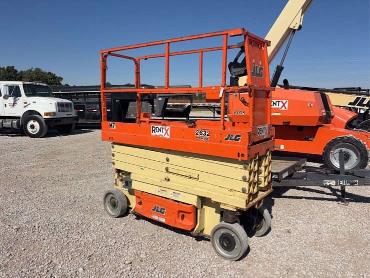 2016-jlg-26’-scissor-lift-(7m)-model-2632es,-battery-operated,-,-26’-reach,-non-marking-tires,-s/n--m200001221-image-1