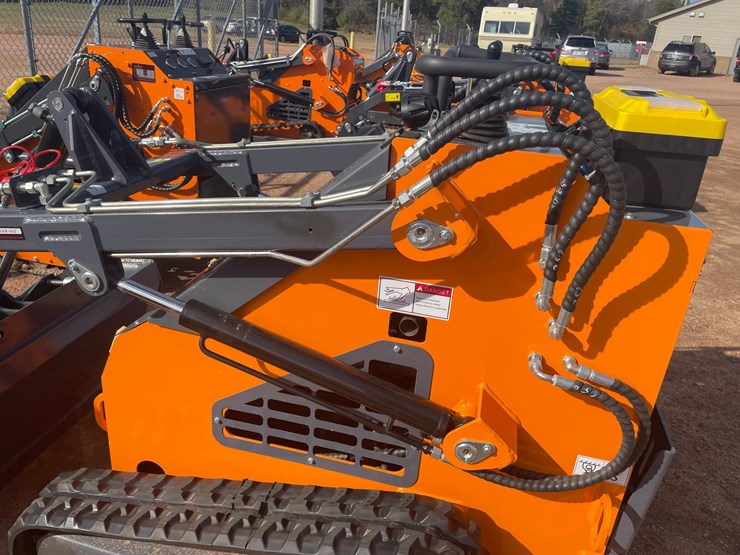 #3205-•-2026-landhonor-lhr-me380r3a-mini-skid-steer-loader-image-11