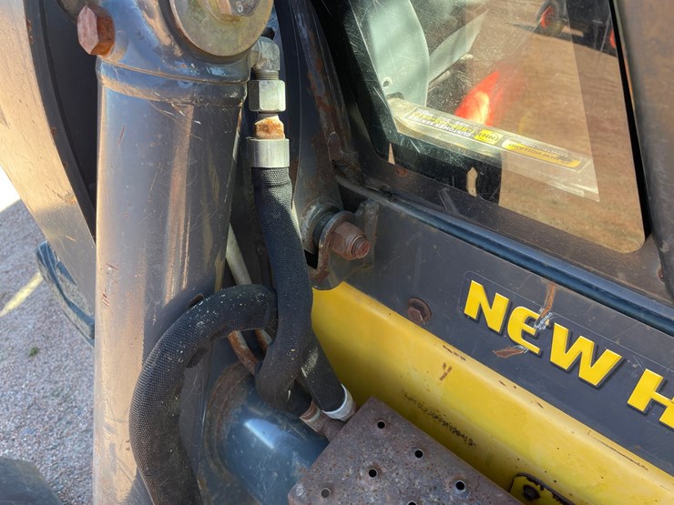 #1080-•-2015-new-holland-l230-skid-steer-image-26